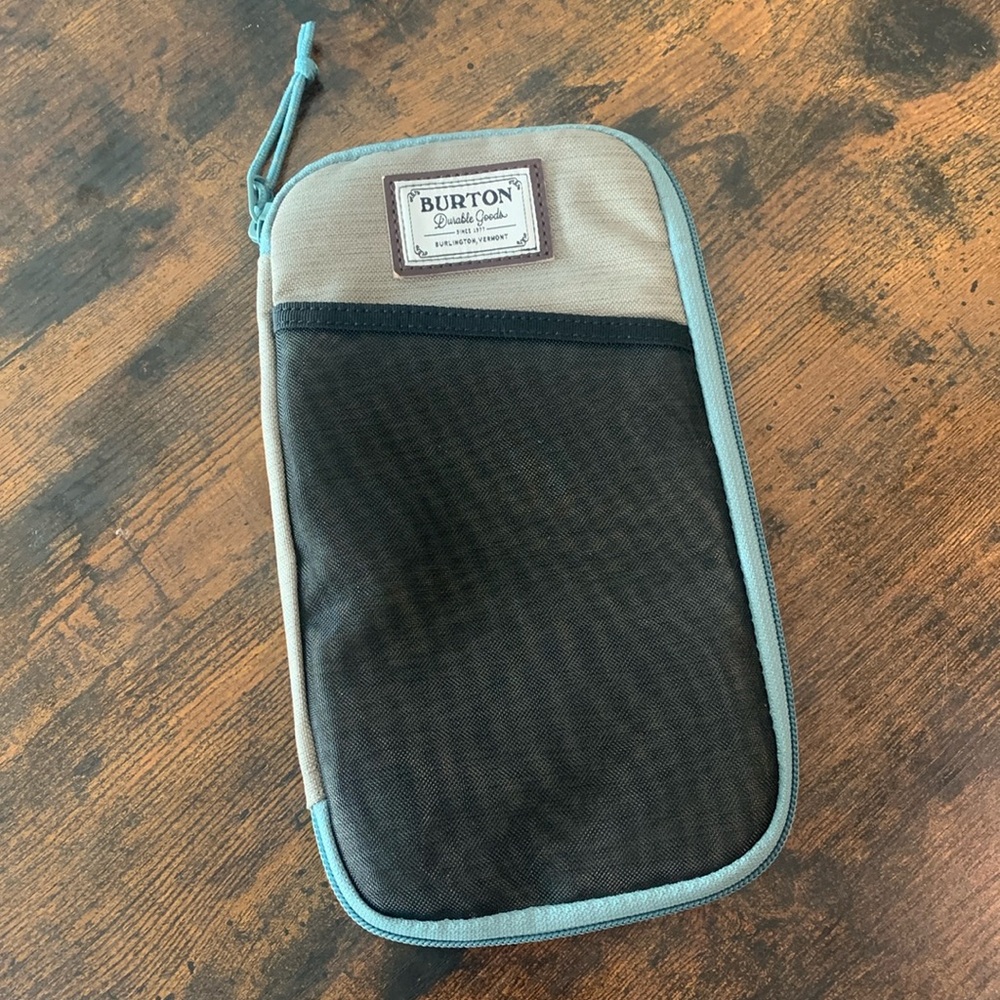 NWOT Burton Co-Pilot Travel Case wallet passport boarding pass glove compartment